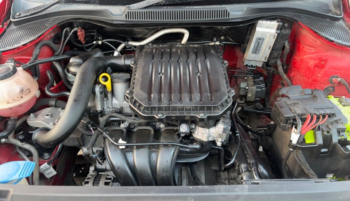 2018 Volkswagen Polo HIGHLINE PLUS 1.0 16 ALLOY, Petrol, Manual, 1,11,152 km, Engine View