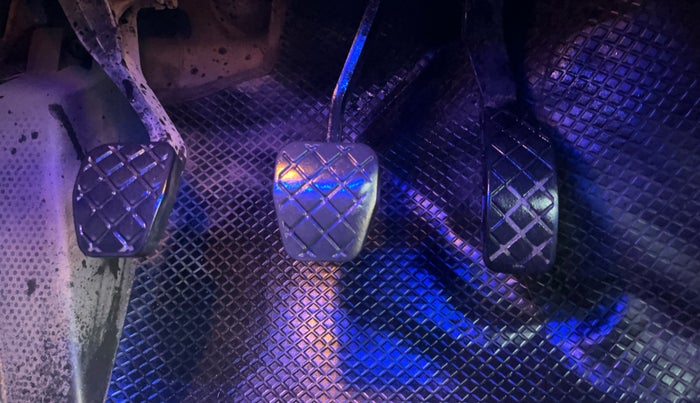 2018 Volkswagen Polo HIGHLINE PLUS 1.0 16 ALLOY, Petrol, Manual, 1,11,152 km, Pedals