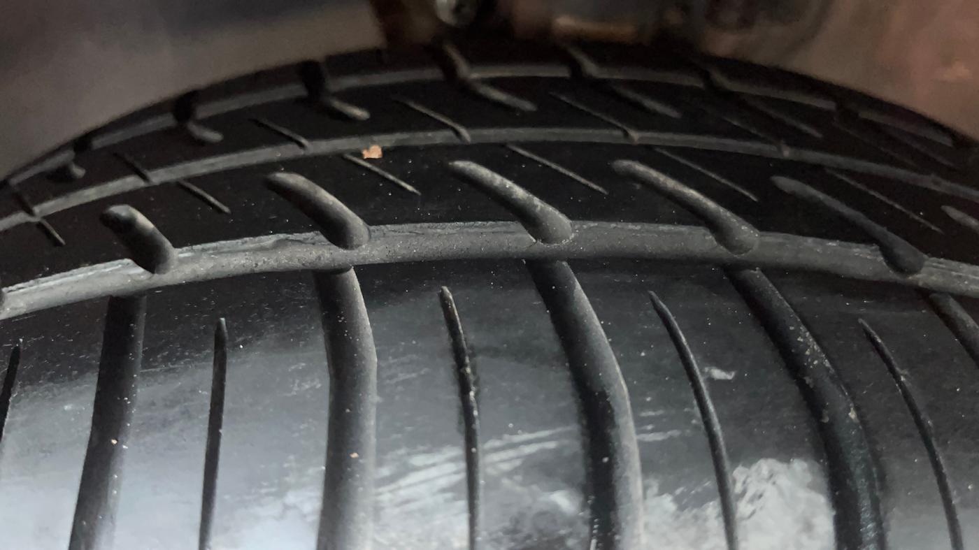2018 Volkswagen Polo HIGHLINE PLUS 1.0 16 ALLOY, Petrol, Manual, 1,11,234 km, Left Front Tyre Tread