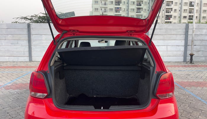 2018 Volkswagen Polo HIGHLINE PLUS 1.0 16 ALLOY, Petrol, Manual, 1,11,152 km, Boot Inside