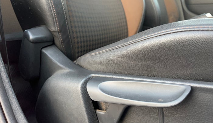 2018 Volkswagen Polo HIGHLINE PLUS 1.0 16 ALLOY, Petrol, Manual, 1,11,152 km, Driver Side Adjustment Panel