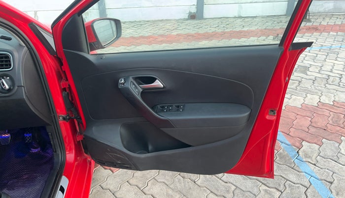 2018 Volkswagen Polo HIGHLINE PLUS 1.0 16 ALLOY, Petrol, Manual, 1,11,152 km, Driver Side Door Panels Control