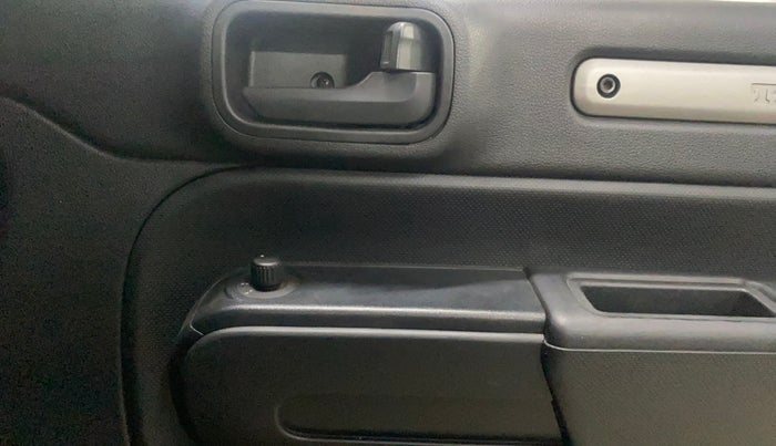 2024 Mahindra Thar LX D HT 2WD MT, Diesel, Manual, 25,504 km, Driver Side Door Panels Control