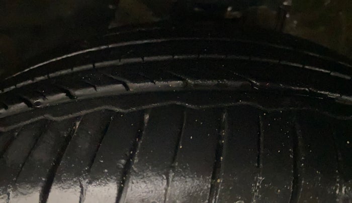 2023 MG ASTOR  SMART BLACK STORM EDITION CVT, Petrol, Automatic, 19,248 km, Left Front Tyre Tread