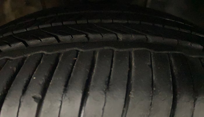2023 MG ASTOR  SMART BLACK STORM EDITION CVT, Petrol, Automatic, 19,248 km, Right Front Tyre Tread