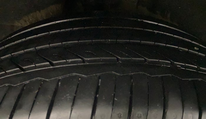 2023 MG ASTOR  SMART BLACK STORM EDITION CVT, Petrol, Automatic, 19,248 km, Right Rear Tyre Tread