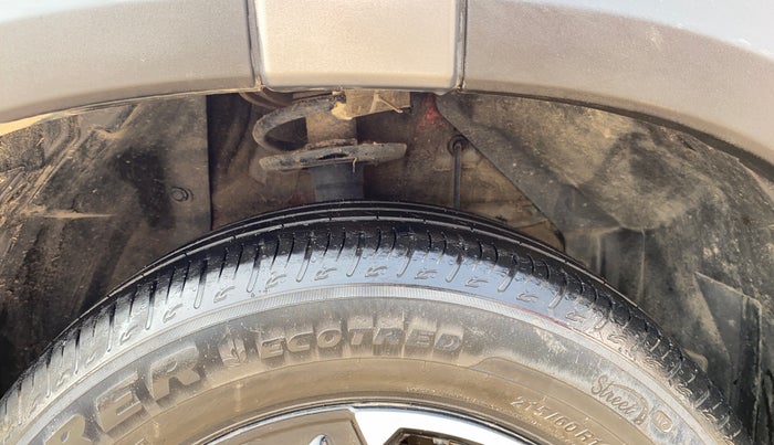 2022 Maruti BREZZA ZXI + SMART HYBRID DUAL TONE, Petrol, Manual, 28,115 km, Right Front Tyre Tread