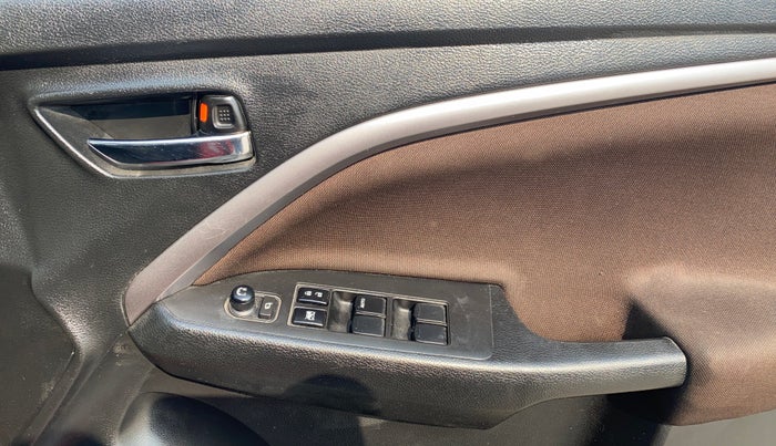 2022 Maruti BREZZA ZXI + SMART HYBRID DUAL TONE, Petrol, Manual, 28,115 km, Driver Side Door Panels Control