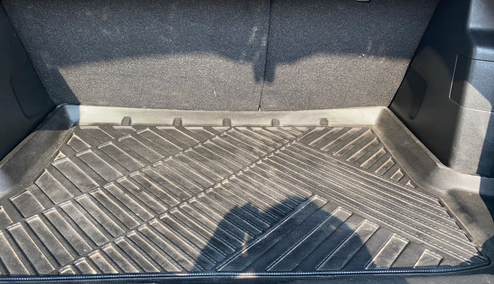 2022 Maruti BREZZA ZXI + SMART HYBRID DUAL TONE, Petrol, Manual, 28,115 km, Boot Inside