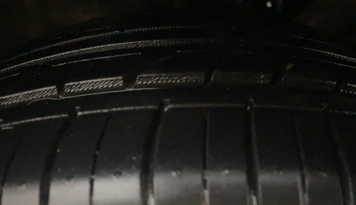 2018 Hyundai Creta SX AT 1.6 PETROL, Petrol, Automatic, 53,954 km, Right Front Tyre Tread