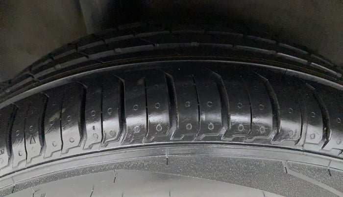 2017 Honda City 1.5L I-VTEC ZX CVT, Petrol, Automatic, 1,21,674 km, Right Rear Tyre Tread