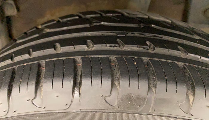 2017 Renault Duster RXS CVT, Petrol, Automatic, 51,249 km, Left Rear Tyre Tread