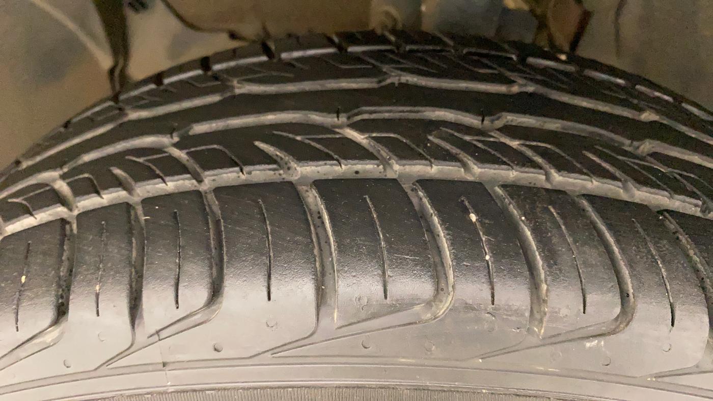 2017 Renault Duster RXS CVT, Petrol, Automatic, 51,249 km, Left Front Tyre Tread
