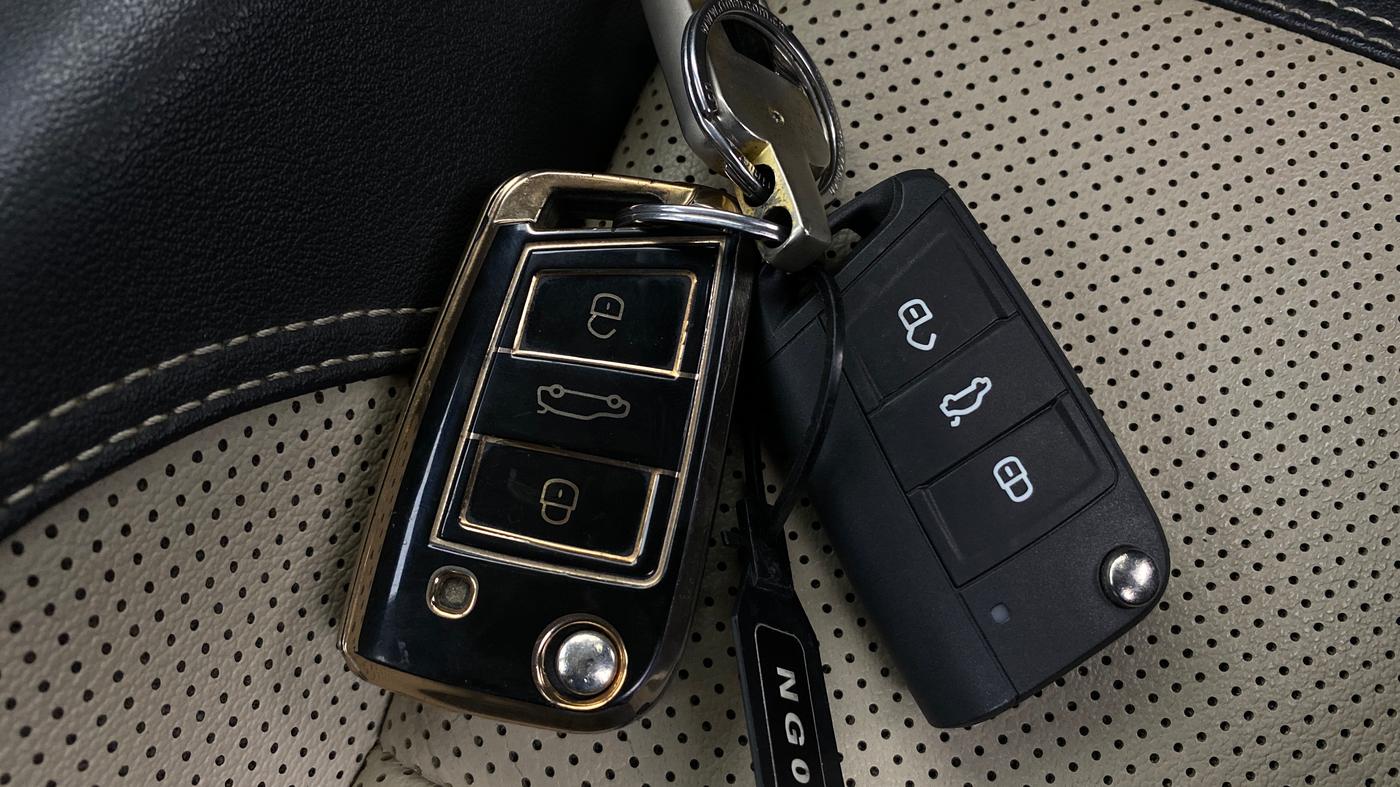 2022 Skoda SLAVIA STYLE 1.0L TSI AT, Petrol, Automatic, 1,33,293 km, Key Close Up