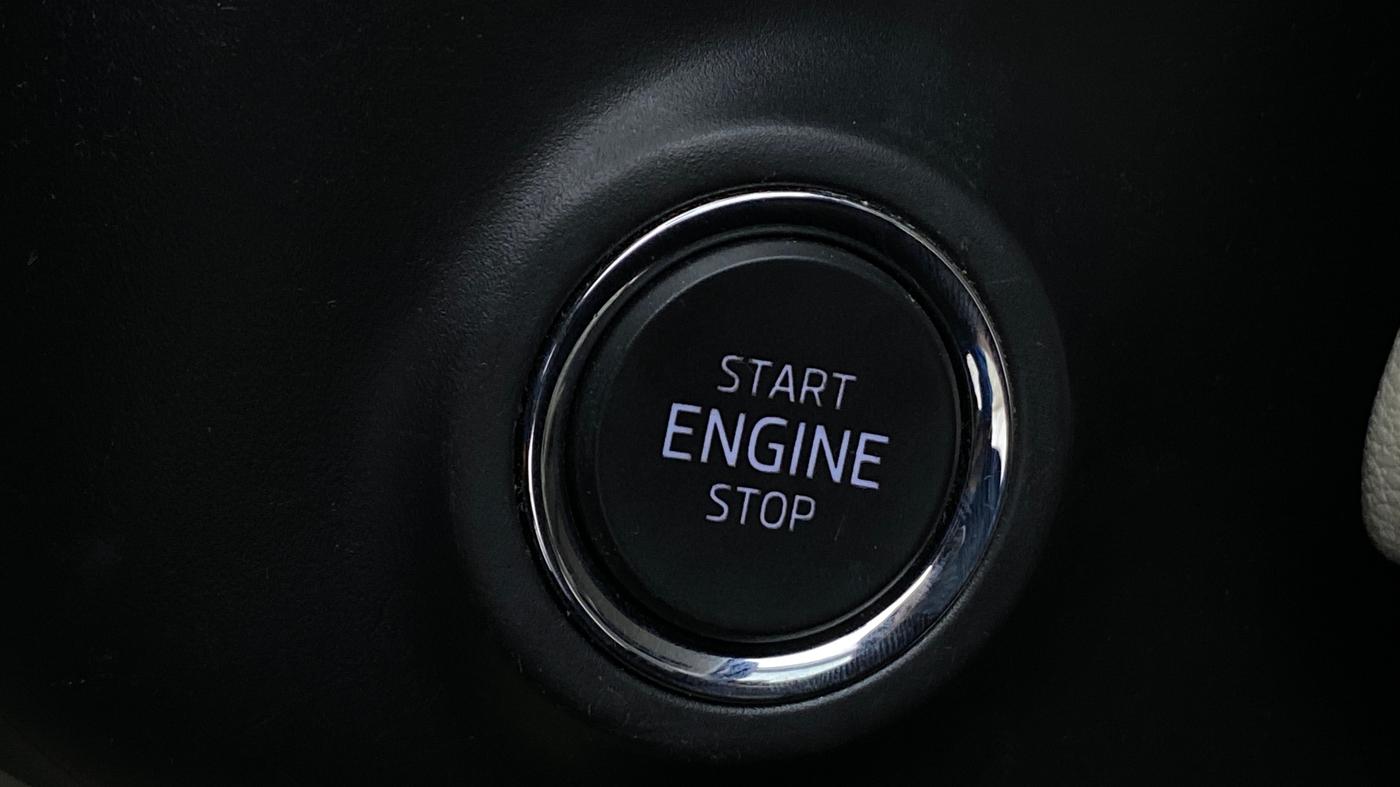 2022 Skoda SLAVIA STYLE 1.0L TSI AT, Petrol, Automatic, 1,33,293 km, Keyless Start/ Stop Button
