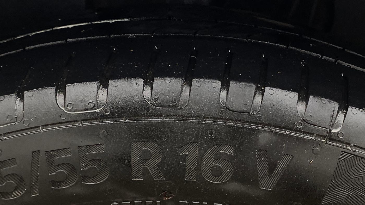 2022 Skoda SLAVIA STYLE 1.0L TSI AT, Petrol, Automatic, 1,33,293 km, Left Front Tyre Tread