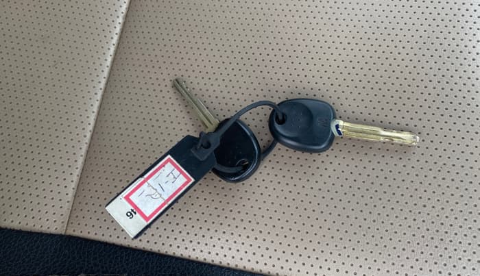 2014 Hyundai Eon ERA +, Petrol, Manual, 95,143 km, Key Close Up