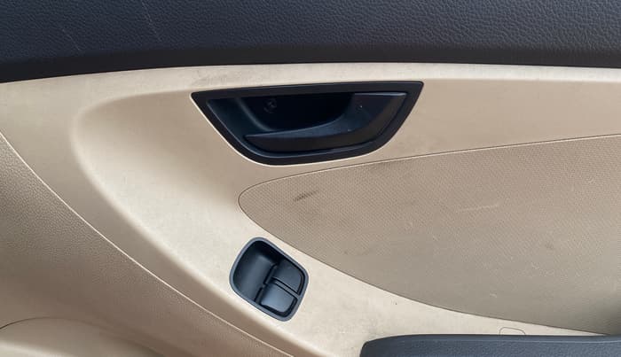 2014 Hyundai Eon ERA +, Petrol, Manual, 95,143 km, Driver Side Door Panels Control