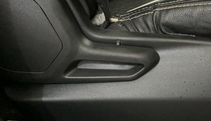 2021 Tata NEXON XMA SUNROOF DIESEL, Diesel, Automatic, 45,498 km, Driver Side Adjustment Panel