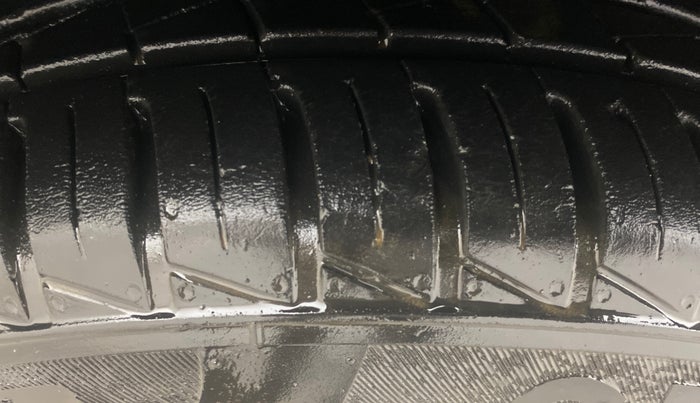 2021 Hyundai GRAND I10 NIOS SPORTZ 1.2 KAPPA VTVT, Petrol, Manual, 33,114 km, Left Front Tyre Tread