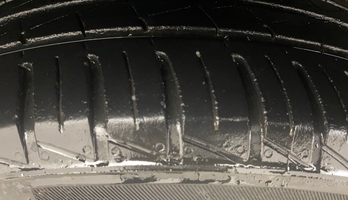 2021 Hyundai GRAND I10 NIOS SPORTZ 1.2 KAPPA VTVT, Petrol, Manual, 33,114 km, Right Rear Tyre Tread