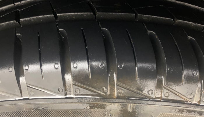 2021 Hyundai GRAND I10 NIOS SPORTZ 1.2 KAPPA VTVT, Petrol, Manual, 33,114 km, Right Front Tyre Tread