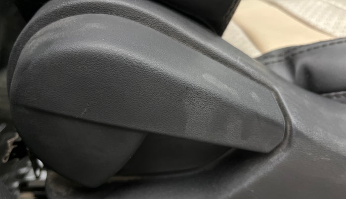 2023 Nissan MAGNITE XE, Petrol, Manual, 46,084 km, Driver Side Adjustment Panel