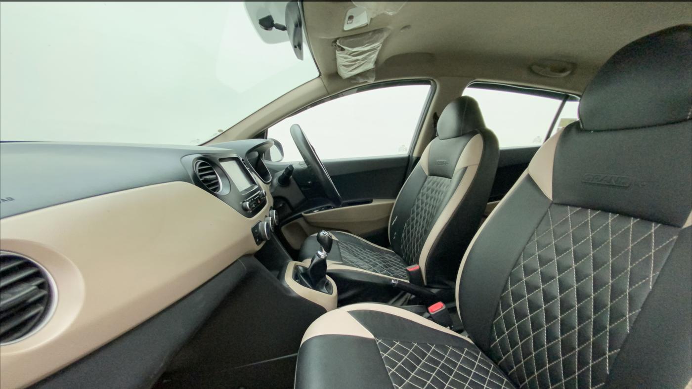 2017 Hyundai Grand i10 SPORTZ (O) 1.2 KAPPA VTVT, CNG, Manual, 99,987 km, Right Side Front Door Cabin