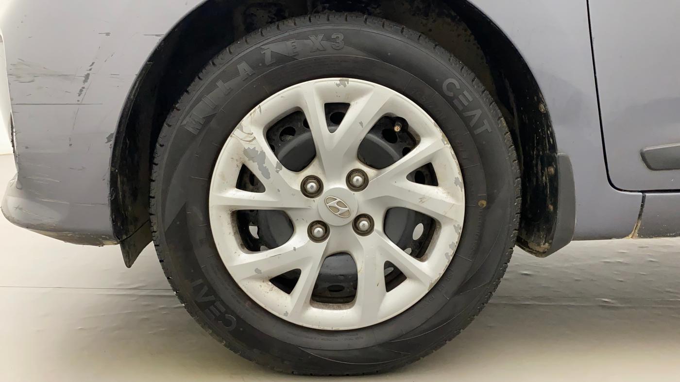 2017 Hyundai Grand i10 SPORTZ (O) 1.2 KAPPA VTVT, CNG, Manual, 99,987 km, Left Front Wheel