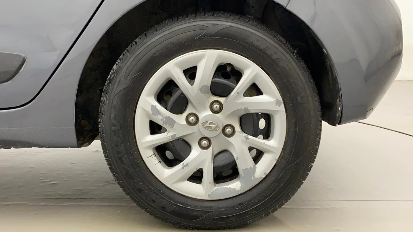 2017 Hyundai Grand i10 SPORTZ (O) 1.2 KAPPA VTVT, CNG, Manual, 99,987 km, Left Rear Wheel