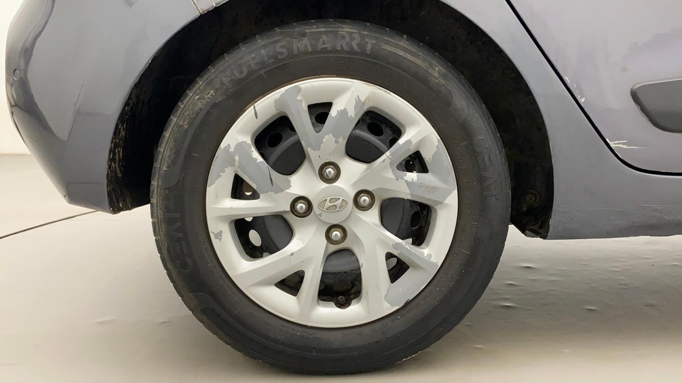 2017 Hyundai Grand i10 SPORTZ (O) 1.2 KAPPA VTVT, CNG, Manual, 99,987 km, Right Rear Wheel
