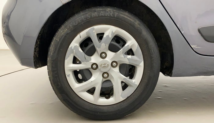 2017 Hyundai Grand i10 SPORTZ (O) 1.2 KAPPA VTVT, CNG, Manual, 99,987 km, Right Rear Wheel