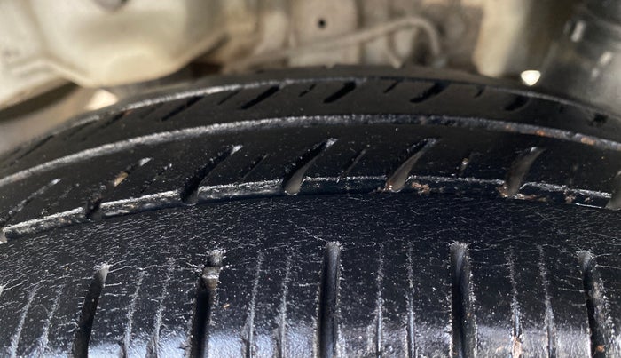 2015 Hyundai Eon ERA +, Petrol, Manual, 89,010 km, Left Rear Tyre Tread