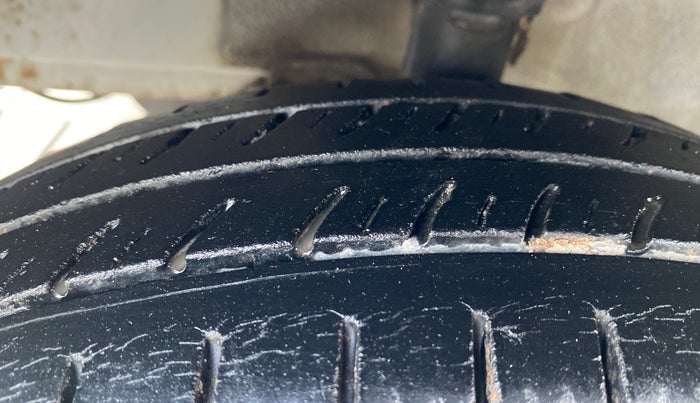 2015 Hyundai Eon ERA +, Petrol, Manual, 89,010 km, Left Front Tyre Tread