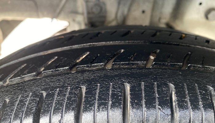 2015 Hyundai Eon ERA +, Petrol, Manual, 89,010 km, Right Rear Tyre Tread