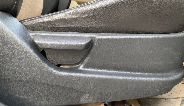 2015 Hyundai Eon ERA +, Petrol, Manual, 89,010 km, Driver Side Adjustment Panel