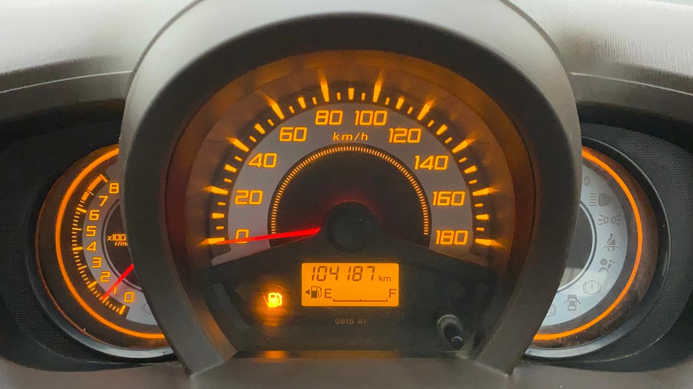 2013 Honda Brio VX MT, Petrol, Manual, 1,04,187 km, Odometer Image