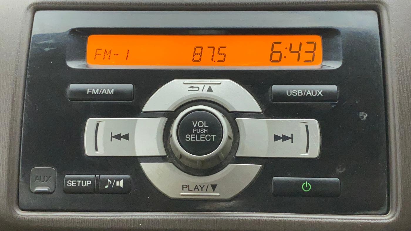 2013 Honda Brio VX MT, Petrol, Manual, 1,04,187 km, Infotainment System