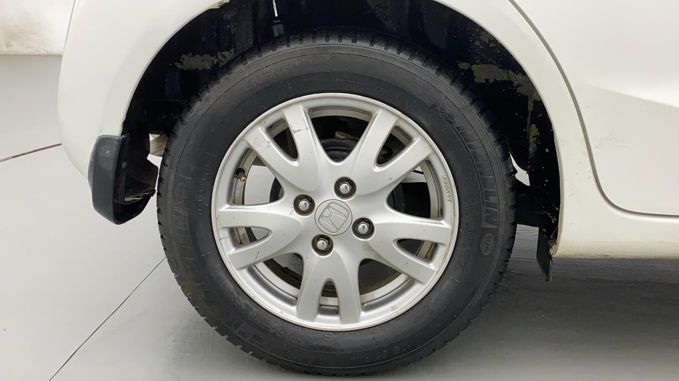 2013 Honda Brio VX MT, Petrol, Manual, 1,04,187 km, Right Rear Wheel