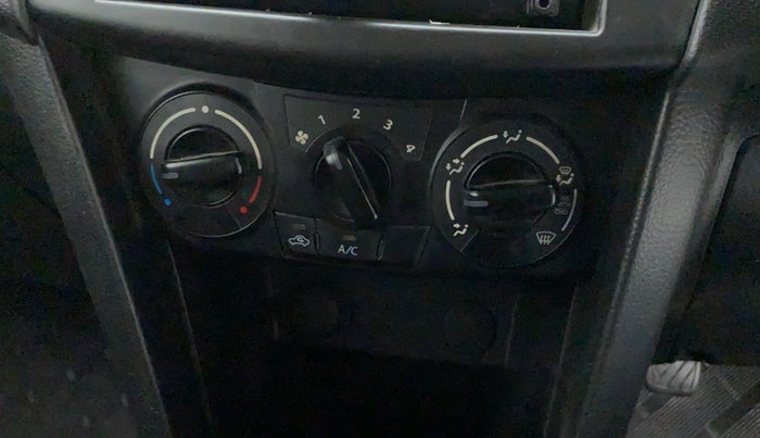 2014 Maruti Swift VXI, Petrol, Manual, 71,083 km, AC Unit - Directional switch has minor damage