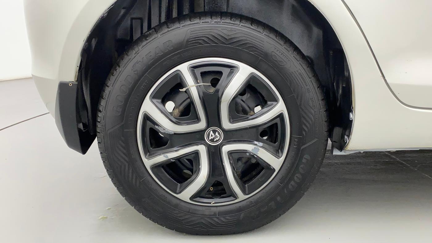 2014 Maruti Swift VXI, Petrol, Manual, 71,083 km, Right Rear Wheel