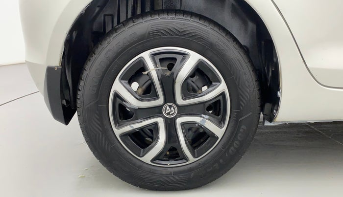 2014 Maruti Swift VXI, Petrol, Manual, 71,083 km, Right Rear Wheel