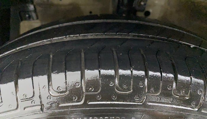 2014 Maruti Swift VXI, Petrol, Manual, 71,083 km, Left Front Tyre Tread