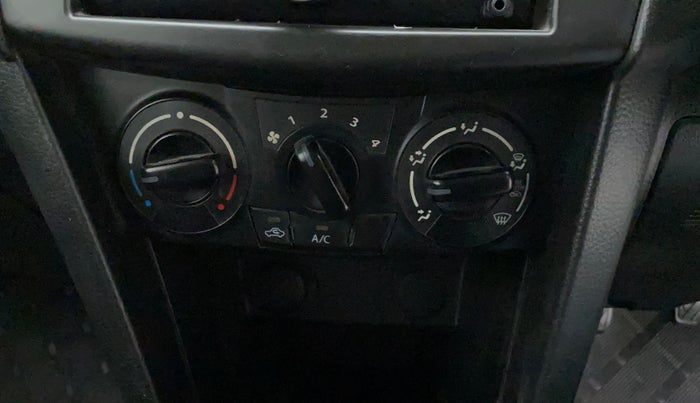 2014 Maruti Swift VXI, Petrol, Manual, 71,083 km, AC Unit - Directional switch has minor damage