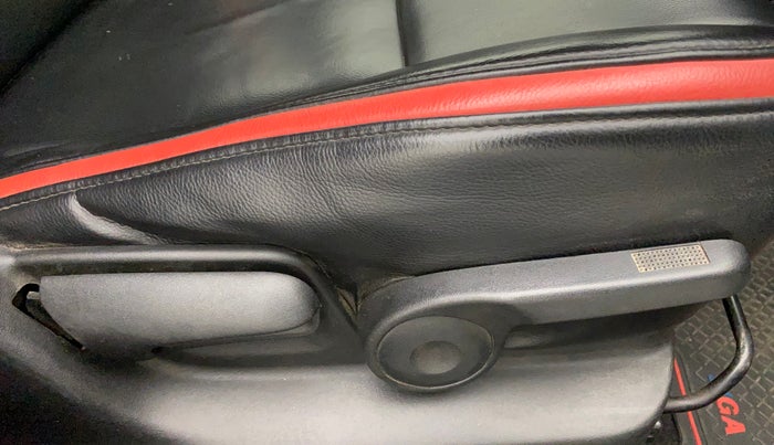 2015 Maruti Swift ZDI, Diesel, Manual, 1,12,871 km, Driver Side Adjustment Panel