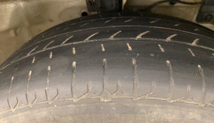 2015 Maruti Swift ZDI, Diesel, Manual, 1,12,871 km, Right Front Tyre Tread