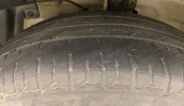 2015 Maruti Swift ZDI, Diesel, Manual, 1,12,871 km, Left Front Tyre Tread