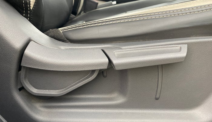 2023 Hyundai AURA SX 1.2 CNG, CNG, Manual, 59,761 km, Driver Side Adjustment Panel