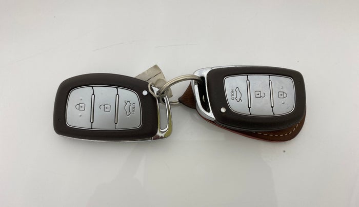 2023 Hyundai AURA SX 1.2 CNG, CNG, Manual, 59,761 km, Key Close Up