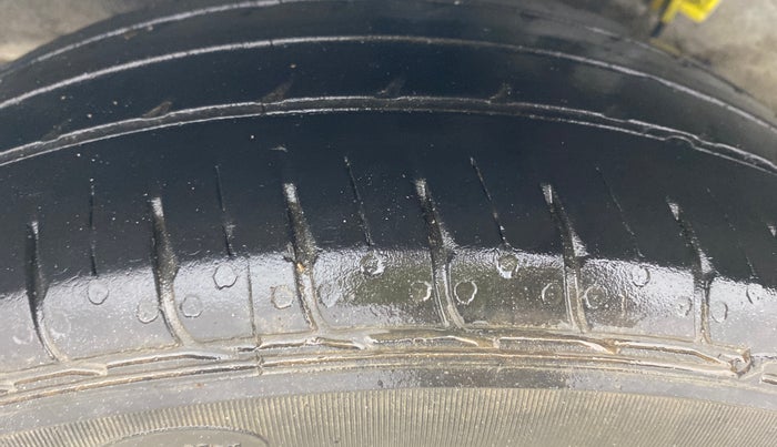 2023 Hyundai AURA SX 1.2 CNG, CNG, Manual, 59,761 km, Right Rear Tyre Tread